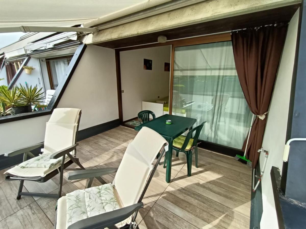 L' Appartamento Del Sole - The Sun Flat Desenzano del Garda Exterior foto